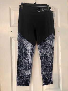 Calvin Klein Performance Crop Leggings Black Print Size M NWT